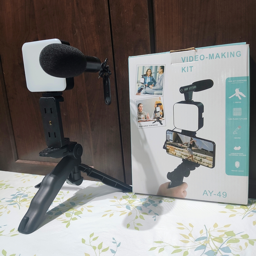 Video-Making Kit with Black and White Accessories